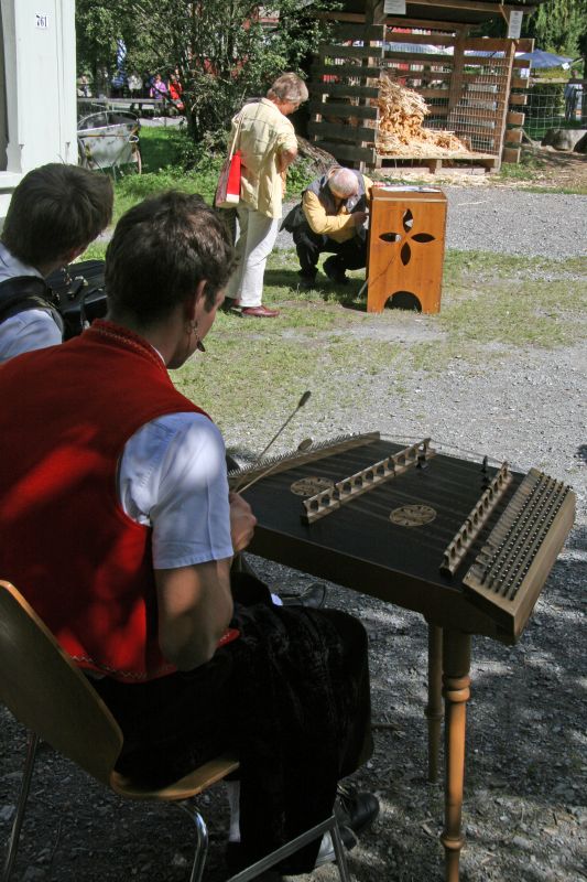 Ballenberg hammered dulcimer