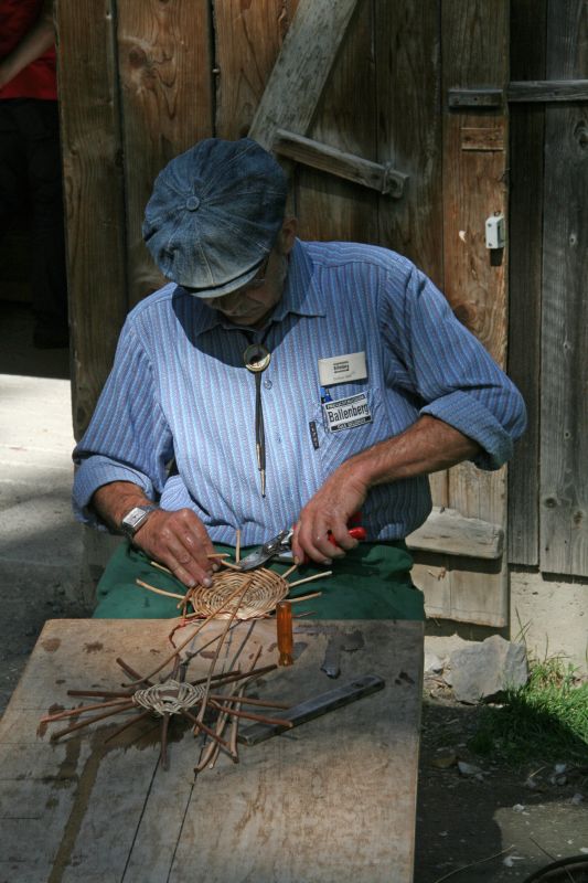 Ballenberg to braid baskets