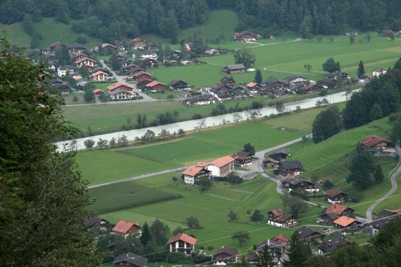 Blick nach Meiringen mit Aare