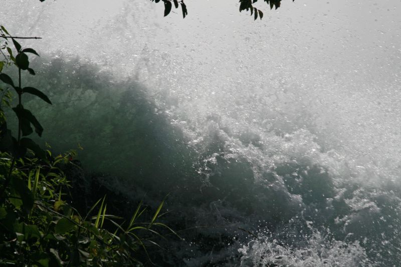 Rheinfall auf dem Felsen