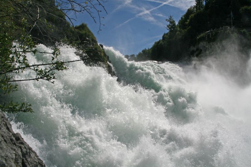 Rheinfall auf dem Felsen