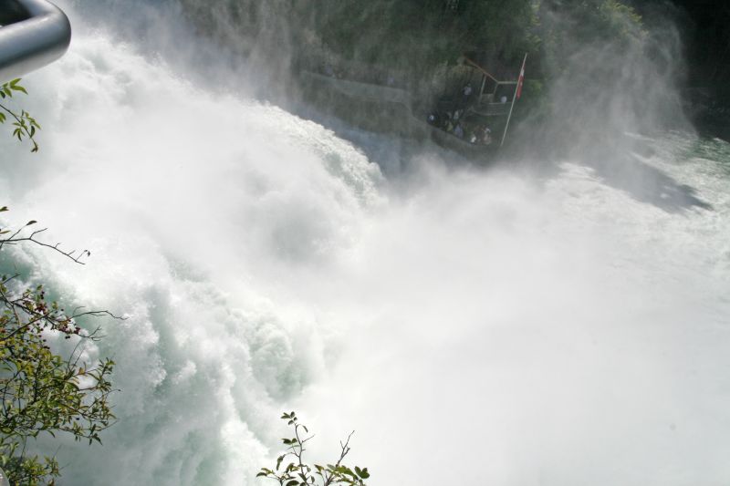 Rheinfall auf dem Felsen