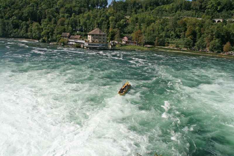 Rheinfall auf dem Felsen