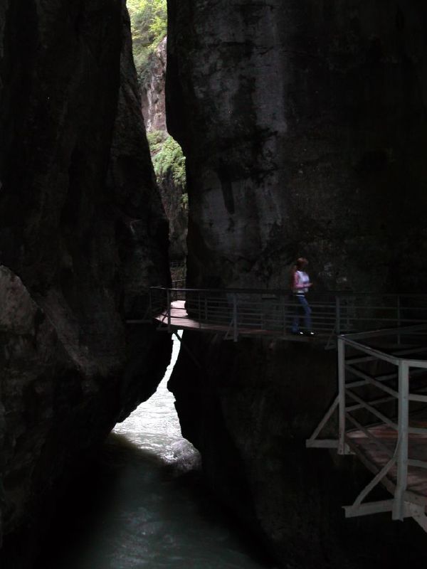 Aareschlucht schmaler Durchgang