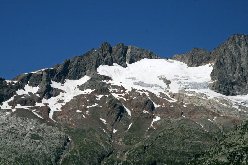 Glacier near lake Gelmer